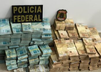 PF faz operação contra esquema de corrupção em prefeitura, após achar R$ 14 milhões com servidor 