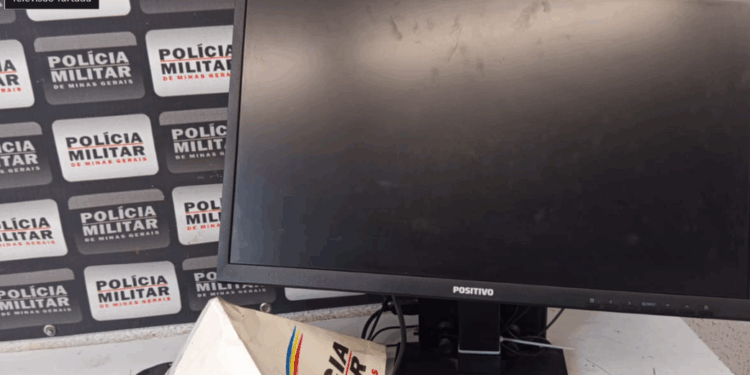 Menino de 13 anos é apreendido suspeito de vandalismo e furto em escola de Divinópolis