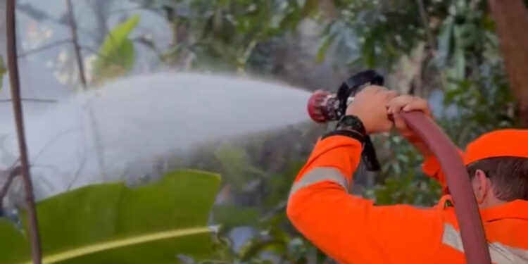 Mais um incêndio atinge área urbana de Formiga, dessa vez no bairro Novo Horizonte