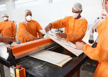 Programa do Governo de Minas atinge 1 milhão de fraldas e absorventes produzidos por presos e amplia oficinas no estado