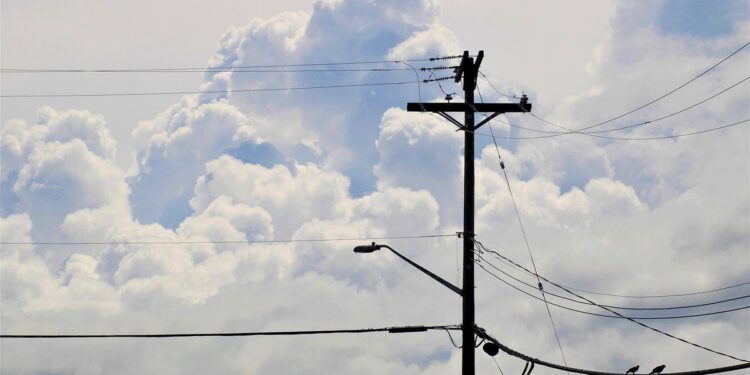 Cemig é multada em mais de R$ 12 milhões por sucessivas quedas de energia em município mineiro