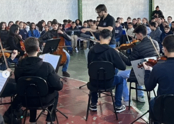 Escola de Córrego Fundo recebe apresentação de Orquestra de Cordas