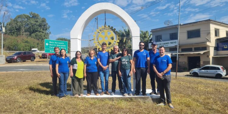 Governador Distrital visita Rotary Club de Córrego Fundo