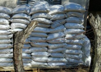 Córrego Fundo: Emater e Departamento de Agricultura auxiliam associação na compra de adubo