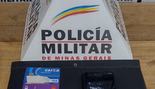 Homem é preso após furtar aparelho celular e quatro cartões de crédito em residência