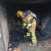 Incêndio em lote vago atinge residência em Oliveira