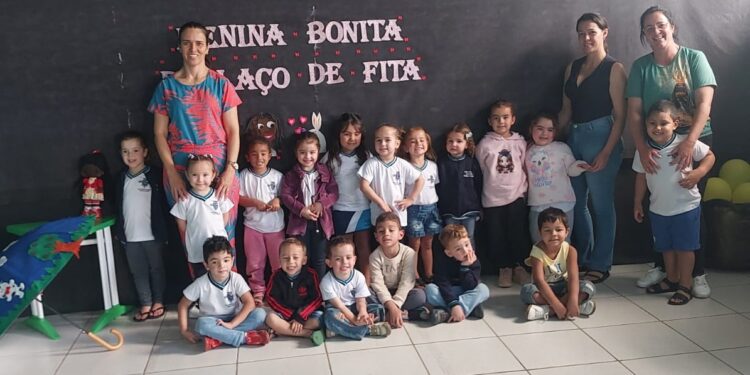 Contação de história no CEMEI de Córrego Fundo promove inclusão e valorização da diversidade