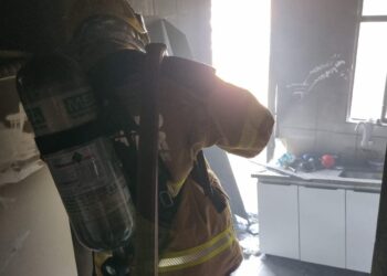 Incêndio em residência, possivelmente causado por máquina de lavar, é contido pelos bombeiros em Formiga