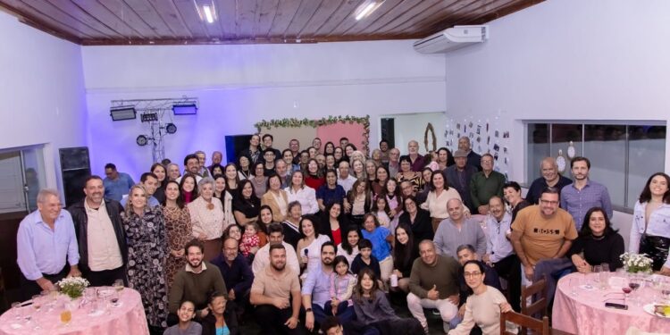 Pains: Família Natico celebra suas raízes em lançamento de livro escrito por Divina Natico