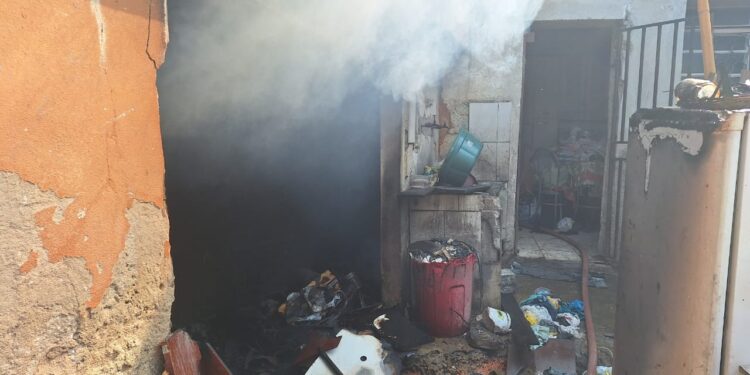 Formiga: fogo destrói cozinha externa em residência no bairro Nossa Senhora do Rosário