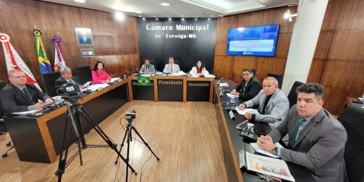 Câmara de Formiga aprova 17 Projetos de Lei durante 26ª Reunião Ordinária