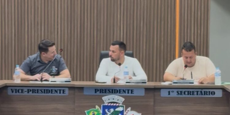 Vereadores de Córrego Fundo aprovam emenda à Lei Orgânica sobre emendas individuais