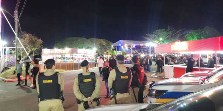 Polícia Militar garante segurança no primeiro dia da Expô Arcos 2025