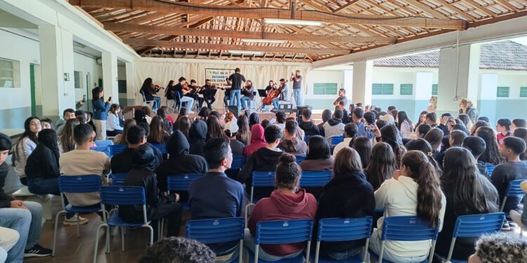 Escola de Córrego Fundo celebra Dia do Estudante com premiação e atividades culturais