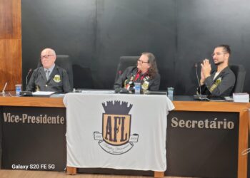 Silviano Santiago toma posse na Academia Formiguense de Letras