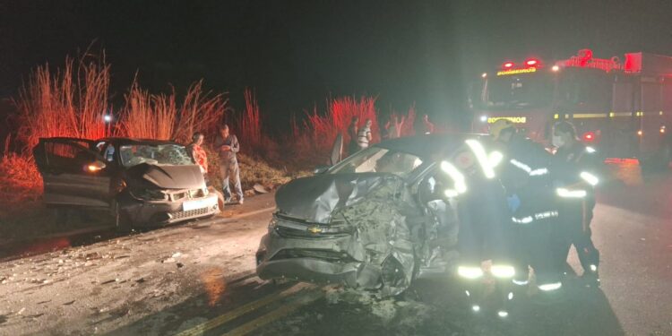 Bombeiros divulgam informações sobre vítimas de grave acidente na BR-354 em Formiga