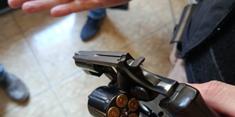 PM realiza operação de combate ao tráfico e armas ilegais em Formiga; cinco foram presos