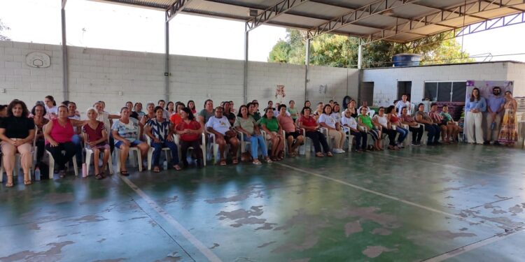 Grupo Viva Mulher de Córrego Fundo assiste a palestra sobre violência contra a mulher
