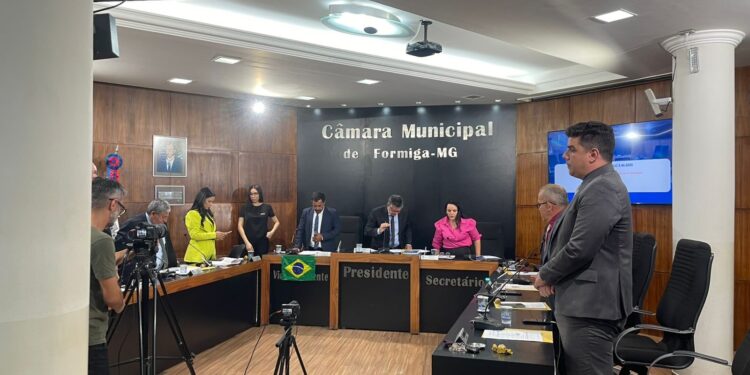 Dedetização de cemitérios: Câmara derruba veto após prefeito considerar que PL  invade competências