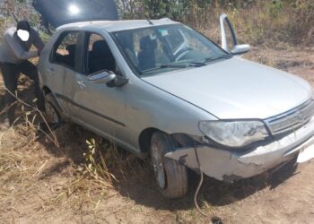 Capotamento deixa quatro pessoas feridas na BR-354 em Formiga