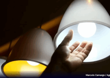Conta de luz fica mais cara com nova bandeira tarifária; veja quem terá desconto