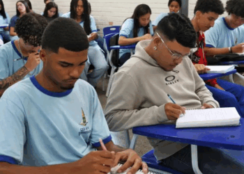 MEC orienta escolas na escolha de livros didáticos para o ensino médio