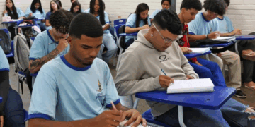 MEC orienta escolas na escolha de livros didáticos para o ensino médio