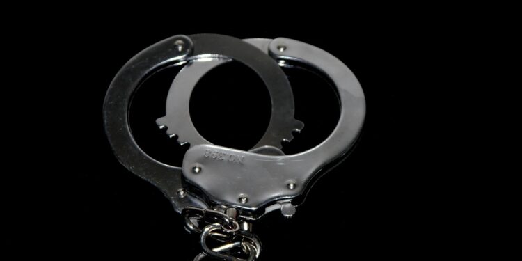 Menores são apreendidos durante operação sobre homicídio em Itapecerica