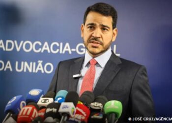 AGU pede que Meta exclua chatbots que promovem erotização infantil