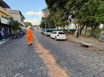 Perigo de derrapagem é contido após derramamento de óleo no Centro de Formiga