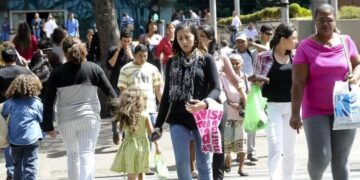 Taxa de desemprego em agosto fica em 5,6% e repete recorde de mínima