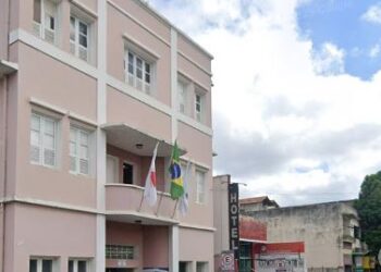 Prefeito se reúne com advogada e representantes do Formiga Tênis Clube