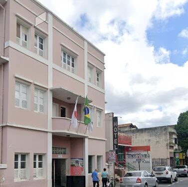 Prefeito se reúne com advogada e representantes do Formiga Tênis Clube