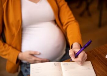 Nova licença-maternidade vira lei; entenda o que muda