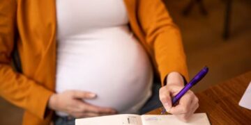 Nova licença-maternidade vira lei; entenda o que muda