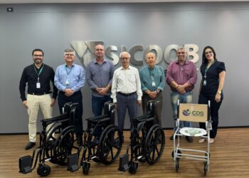 Sicoob Credifor doa cadeiras de rodas ao Lions Clube de Formiga
