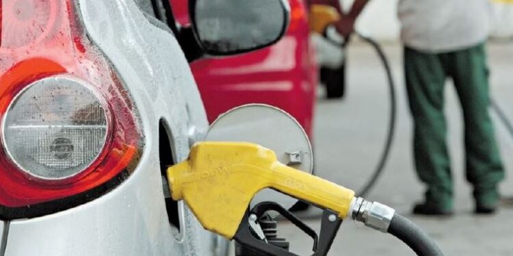 ICMS sobe e gasolina, diesel e gás de cozinha ficarão mais caros em janeiro