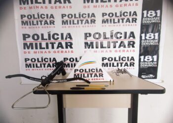 Polícia Militar apreende arma de fogo, munições e balestra em Itapecerica