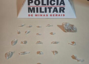 Polícia Militar apreende drogas e detém adolescente no bairro Geraldo Veloso em Formiga