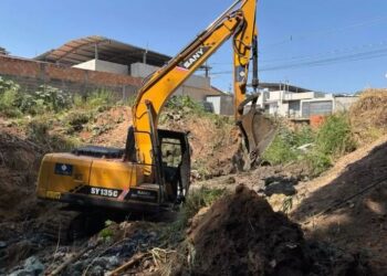 Obra de drenagem e recuperação em área erosiva tem início no córrego Bela Vista
