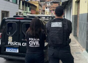 Jovem suspeito de induzir crianças a se despirem em salas de bate-papo é alvo de operação