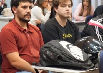 Alunos do Unifor-MG participam de palestra sobre globalização e soberania