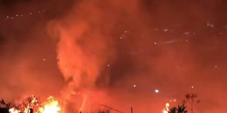 Bombeiros controlam incêndio de grandes proporções no Engenho de Serra