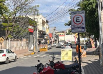 Câmara derruba veto do prefeito a projeto sobre tolerância no estacionamento e isenções de pagamento do rotativo