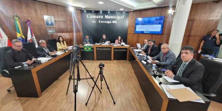 Câmara Municipal aprova projetos sobre assistência social, transporte público e créditos suplementares