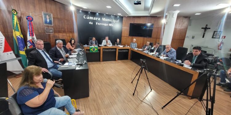 Câmara de Formiga aprova seis projetos durante reunião da semanal