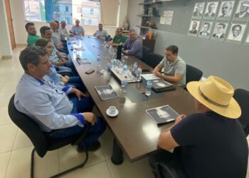 Pains: reunião entre Prefeitura e AMPAR discute fiscalização do CFEM e projetos de qualificação profissional