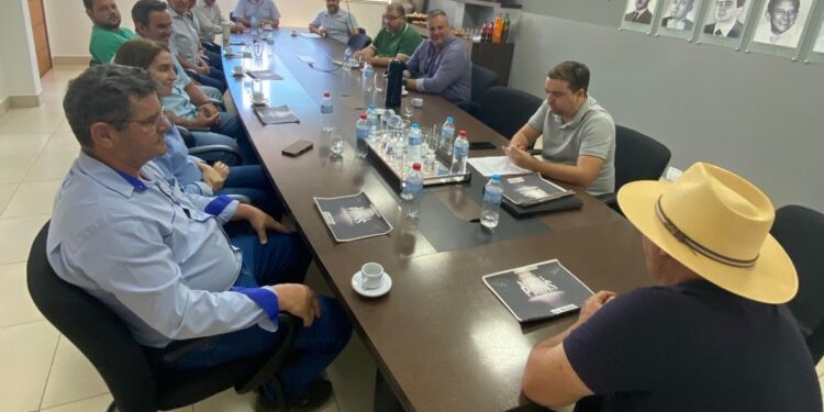 Pains: reunião entre Prefeitura e AMPAR discute fiscalização do CFEM e projetos de qualificação profissional