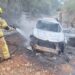 Carro pega fogo em zona rural de Formiga