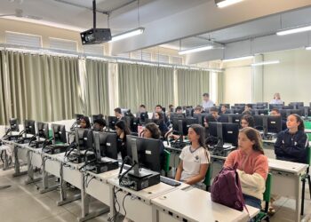 Alunos de Córrego Fundo visitam IFMG campus Formiga